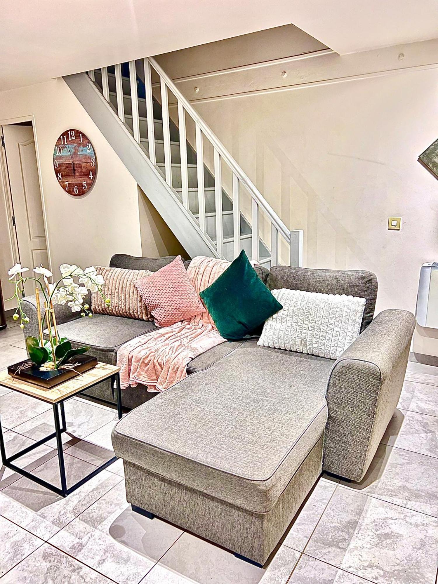 Fabulous Air Conditioned Terrace 10 Min From Paris Apartment