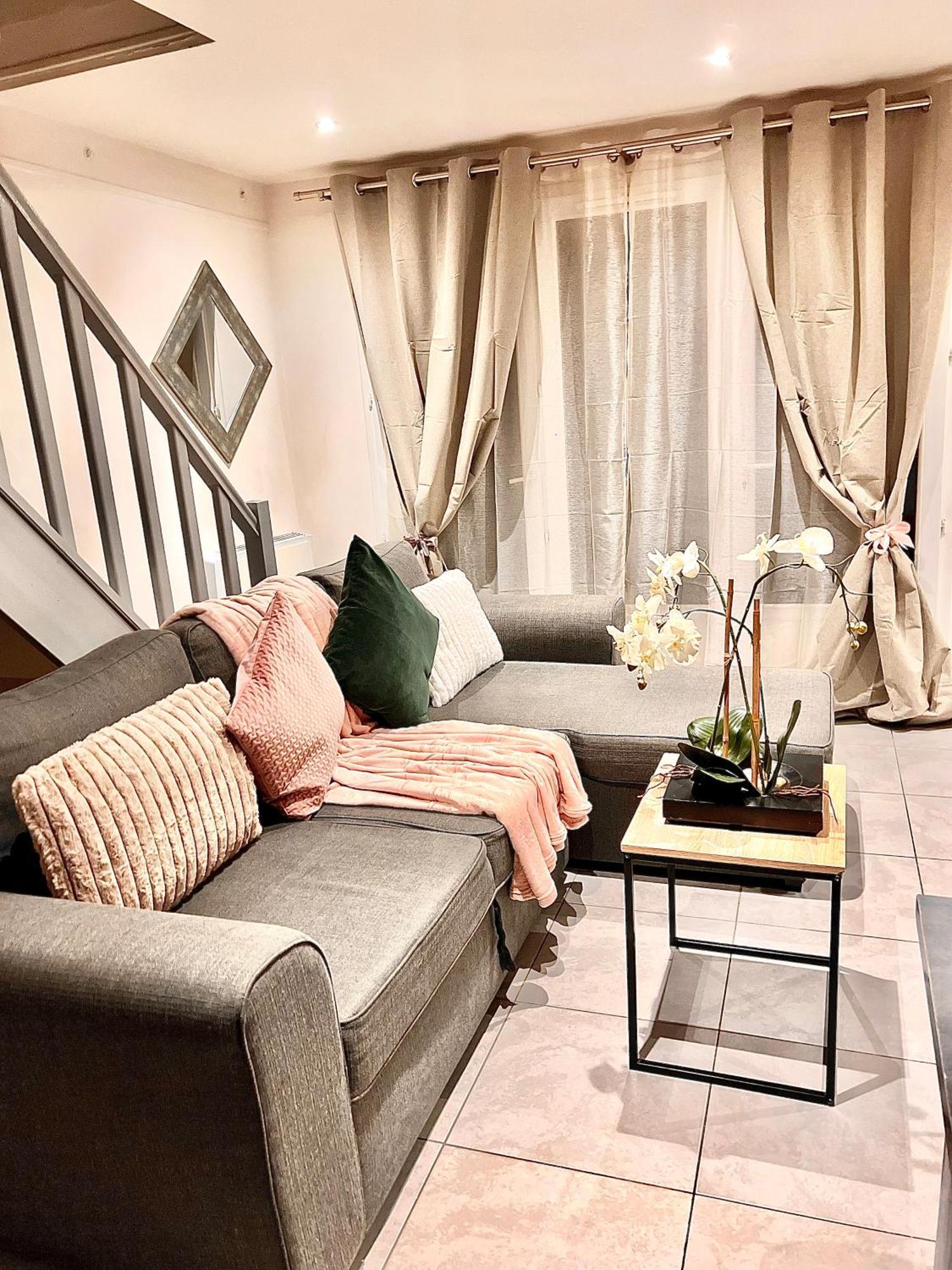 Fabulous Air Conditioned Terrace 10 Min From Paris Apartment *
